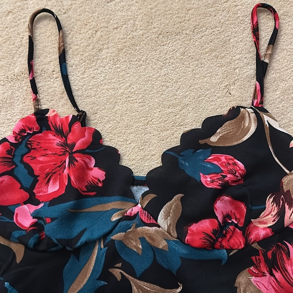 Gorgeous floral printed body suit - Picture 7 of 8